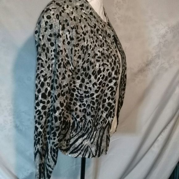 Lovely sweater - Picture 1 of 6